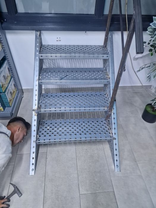 Scari metalice galvanizate