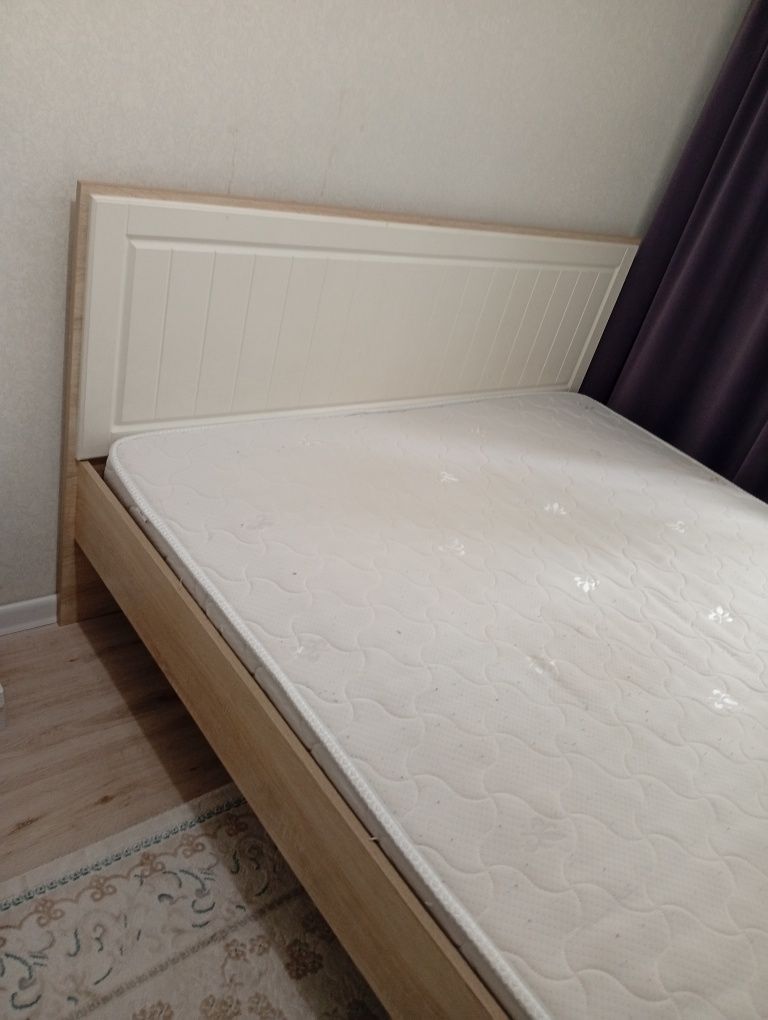 Срочно продам кровать двухспальная