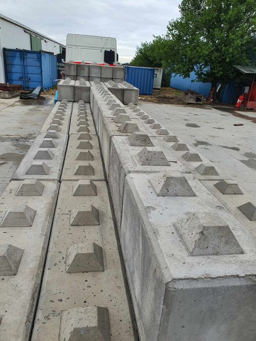 Blocuri de beton tip LEGO