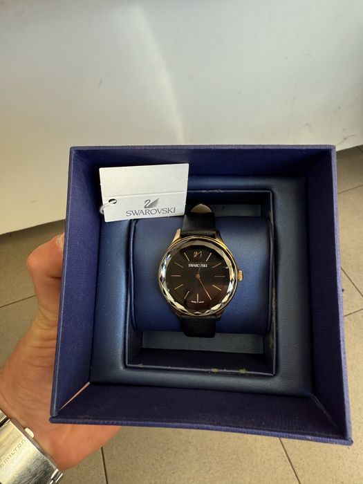 Часовник Swarovski в отлично състояние