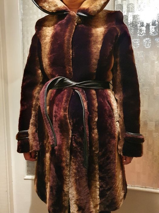 Мутоновая женская шуба