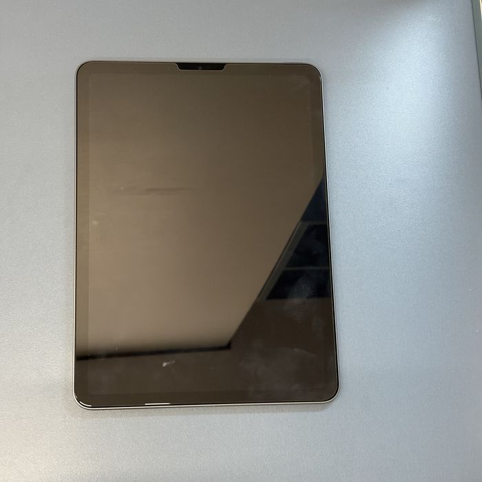 Продам iPad Air 5 (M1), Space Grey — идеальное состояние