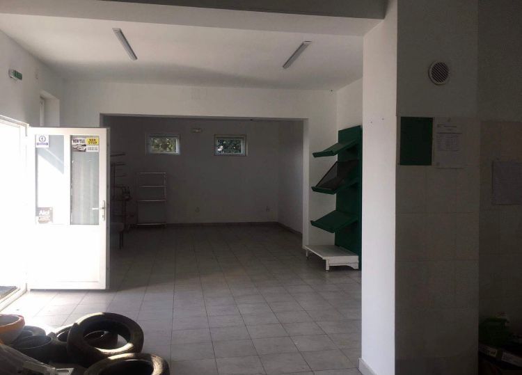 Casa de vânzare cu curte