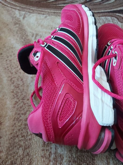 Маратонки Mizuno, Nike, Adidas и HOKA