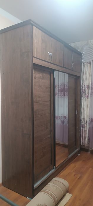 Шкаф с отрисолям