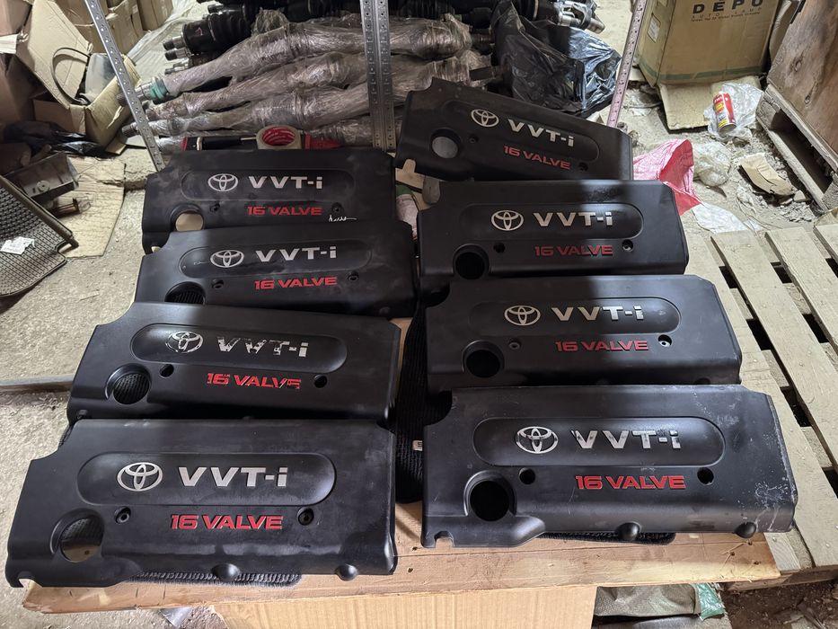 Декоративная пластиковая крышка на мотор Toyota