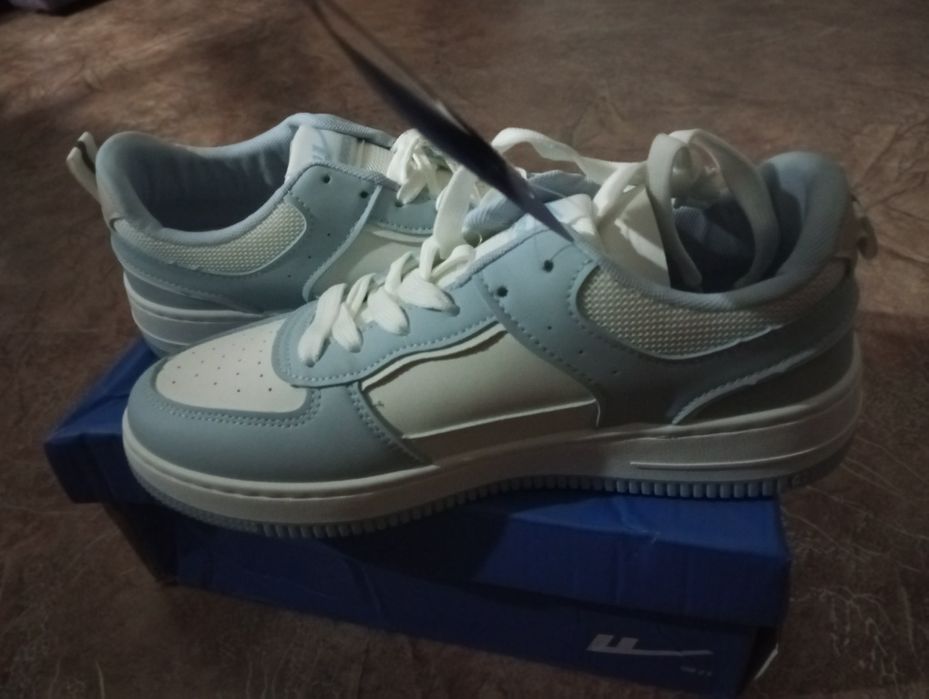 кроссовки новые е