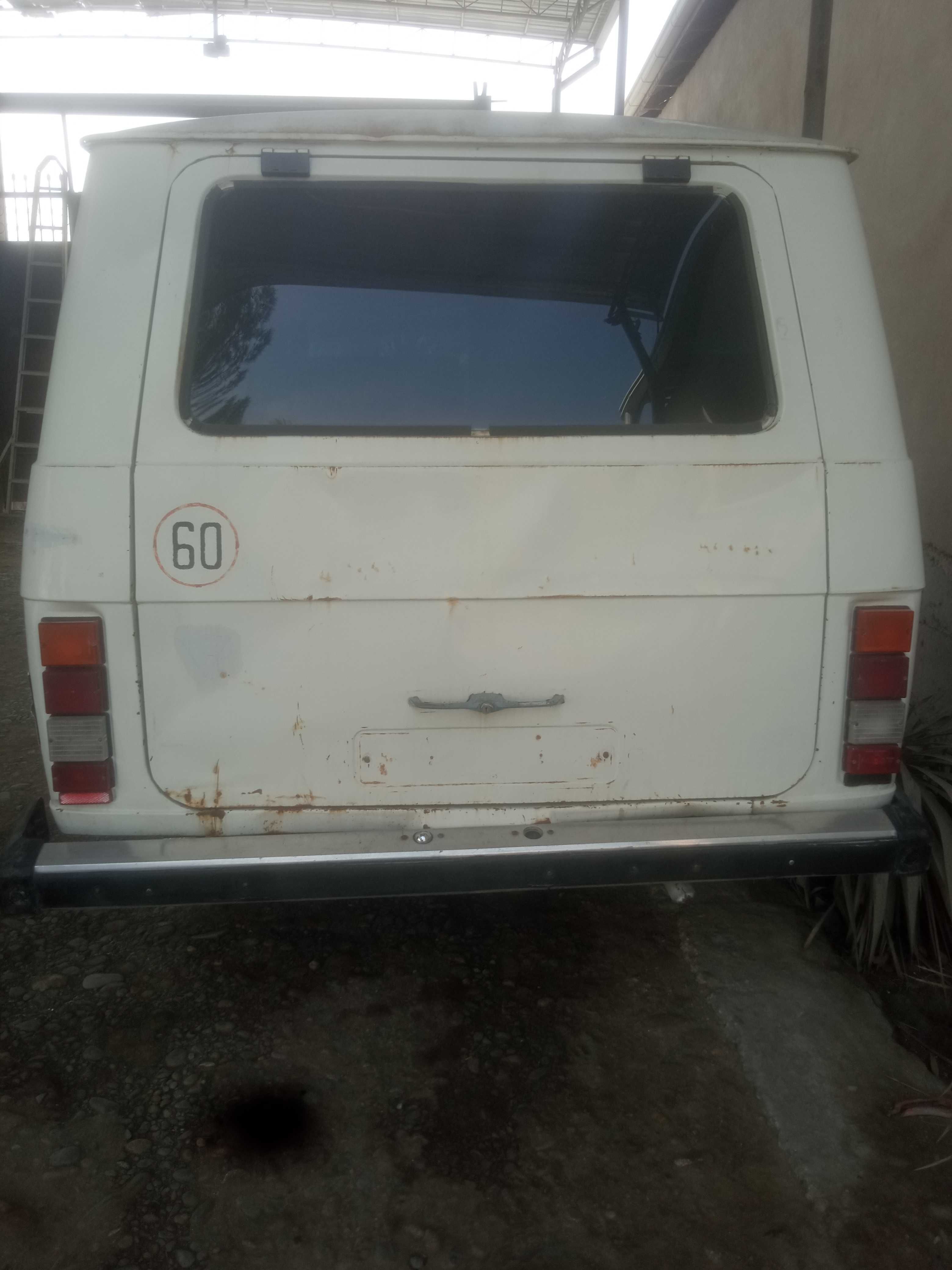 Mashina raf sotiladi radnoy chirik joyi yoq  radnoy puli2000ming$