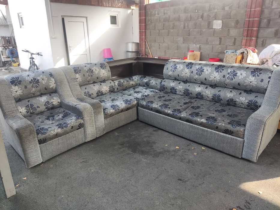 Продам диван для зала