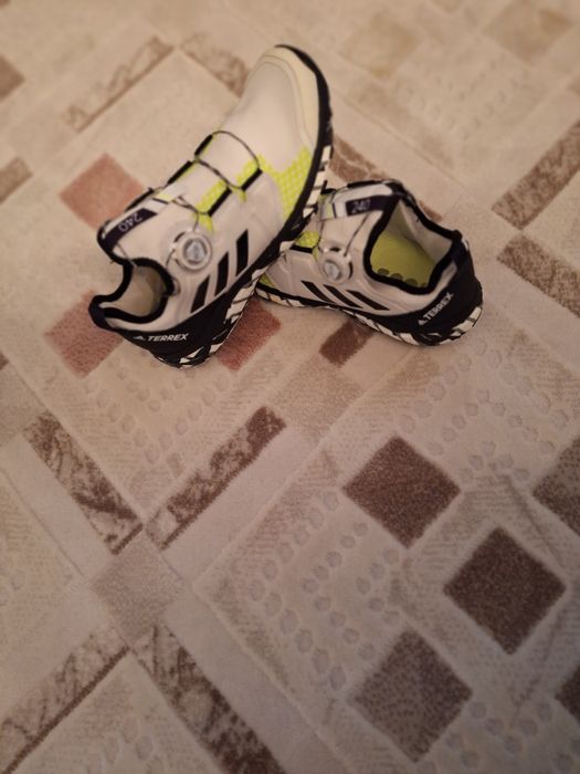 Ghete și adidași,  Adidas