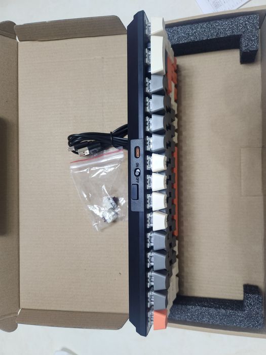 Esonne Keyboard mechanical 68 keys rgb yengi