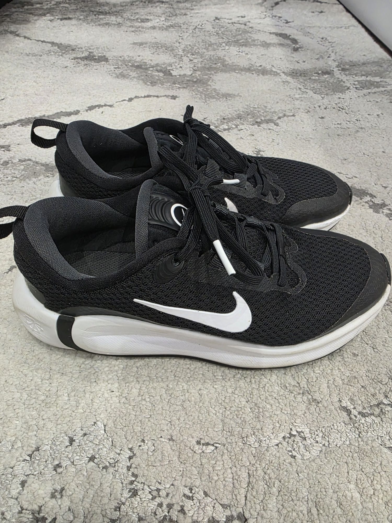 Nike Мрежести обувки Infinity Flow за бягане