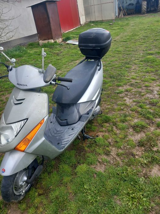 2 scutere , honda lead , garelli capri 50 cu documente