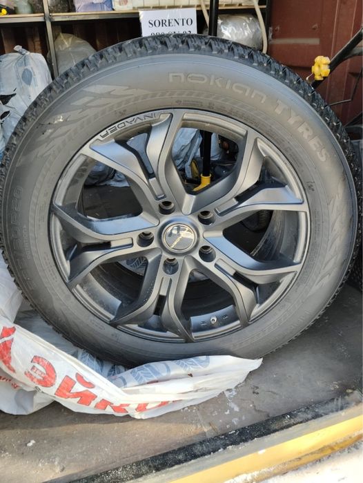 Продам зимние шины с дисками 285/50 r20