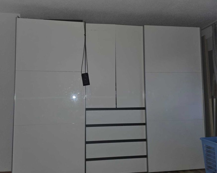 Vand dulap haine , impecabil - 400 e.