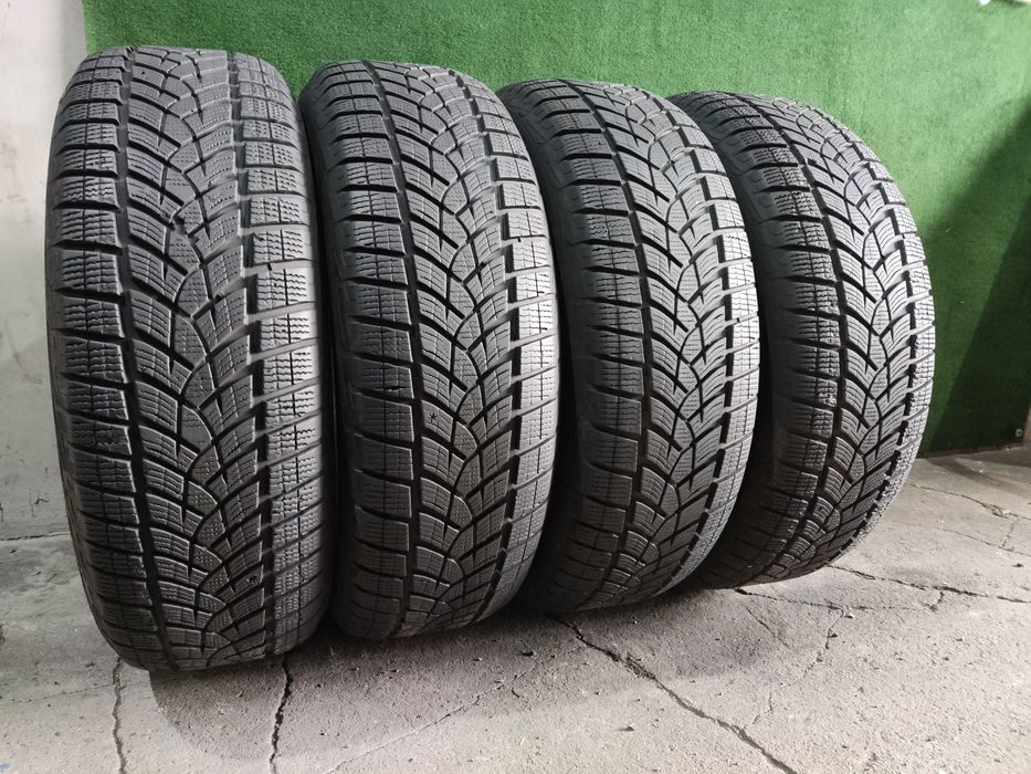 4бр. зимни гуми 225/65/17 GoodYear UltraGrip Performance, dot22
D
