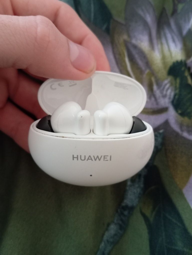 HUAWEI FreeBuds 4i продам в использовании 2мес