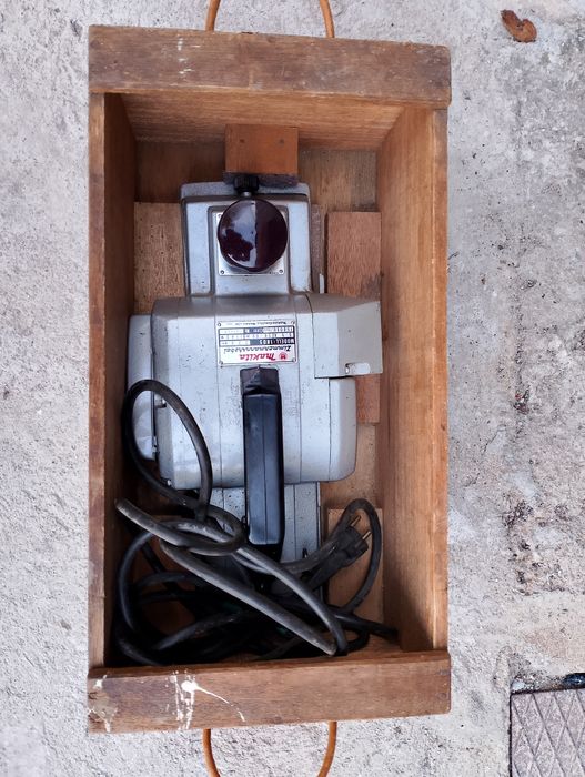 Професионално електрическо ренде Makita 1805- 1140вата