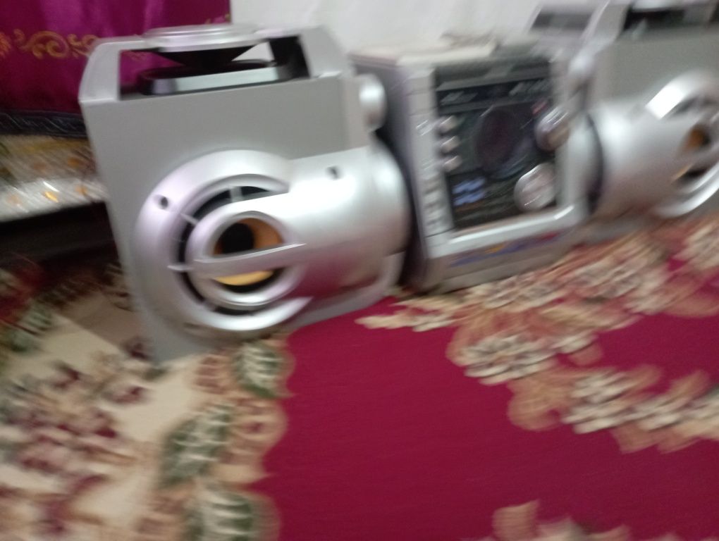 Muzikalni sentir Samsung 3800 w sotiladi