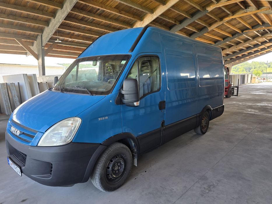 Vând iveco daily 35s18 motor 3000 cu 177 cai aer condiționat tahograf