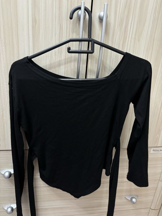 Қара түсті кофта сатылады