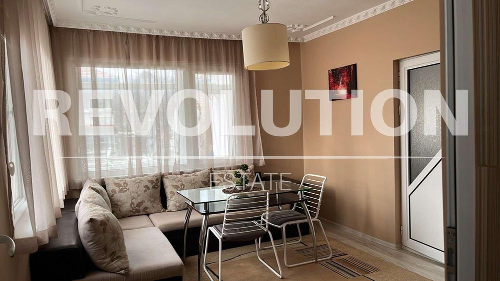 Етаж от къща в района на Цветен квартал!