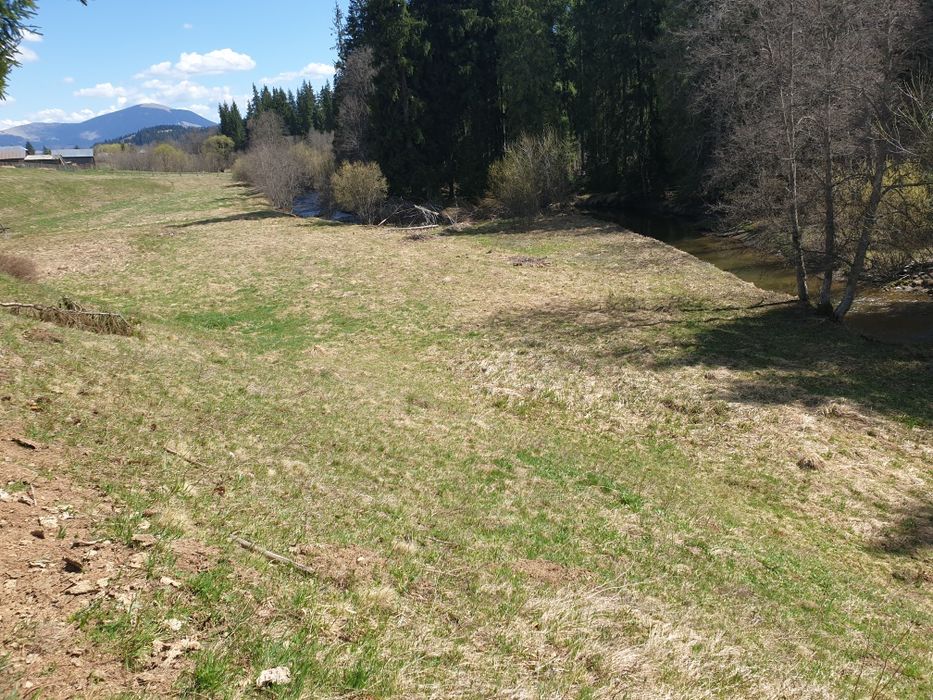 Teren investitie pe malul râului