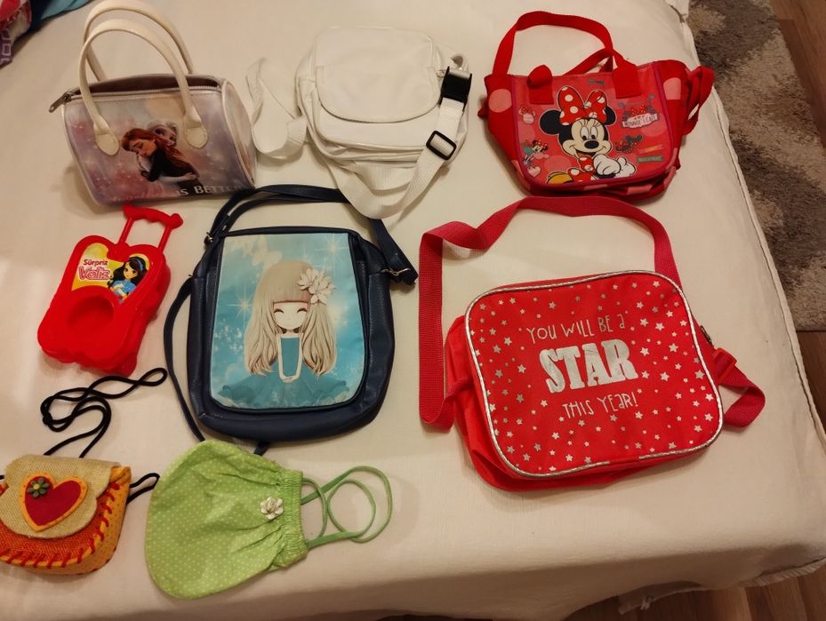 Продавам  различни кукли,чантички за момиче,еднорози и плодове зеленчу