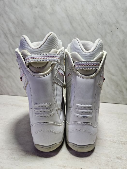 Boots 115 buti placa snowboard   5150 mărimea 39  (25   cm) .
