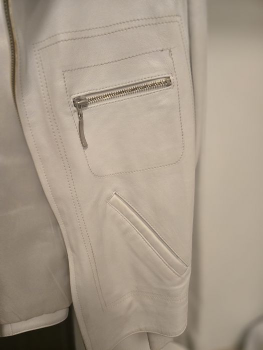 Vând geacă piele albă Modena, Italia