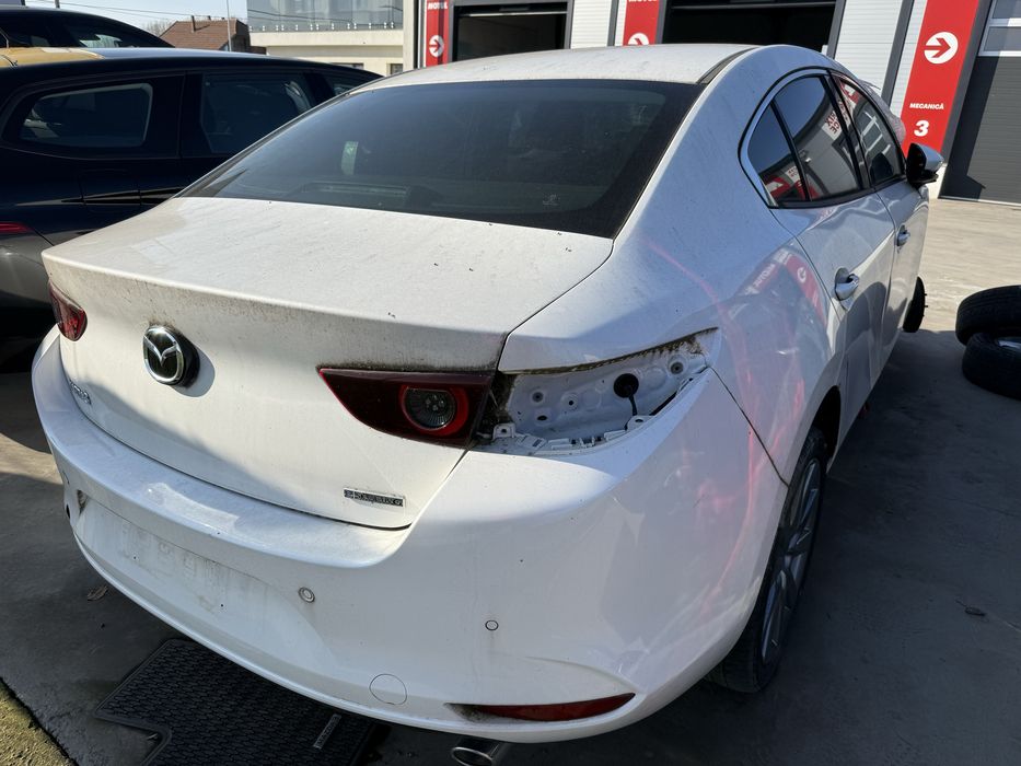 Mazda 3 avariat 2021 1.500 de km