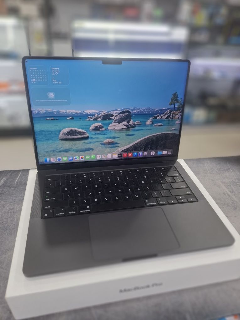 Macbook pro M3 pro 18/512 full