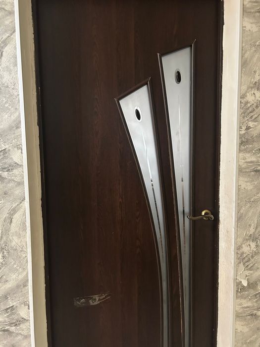 Есіктер 5000 теңгеден әрқайсысы сатылады.