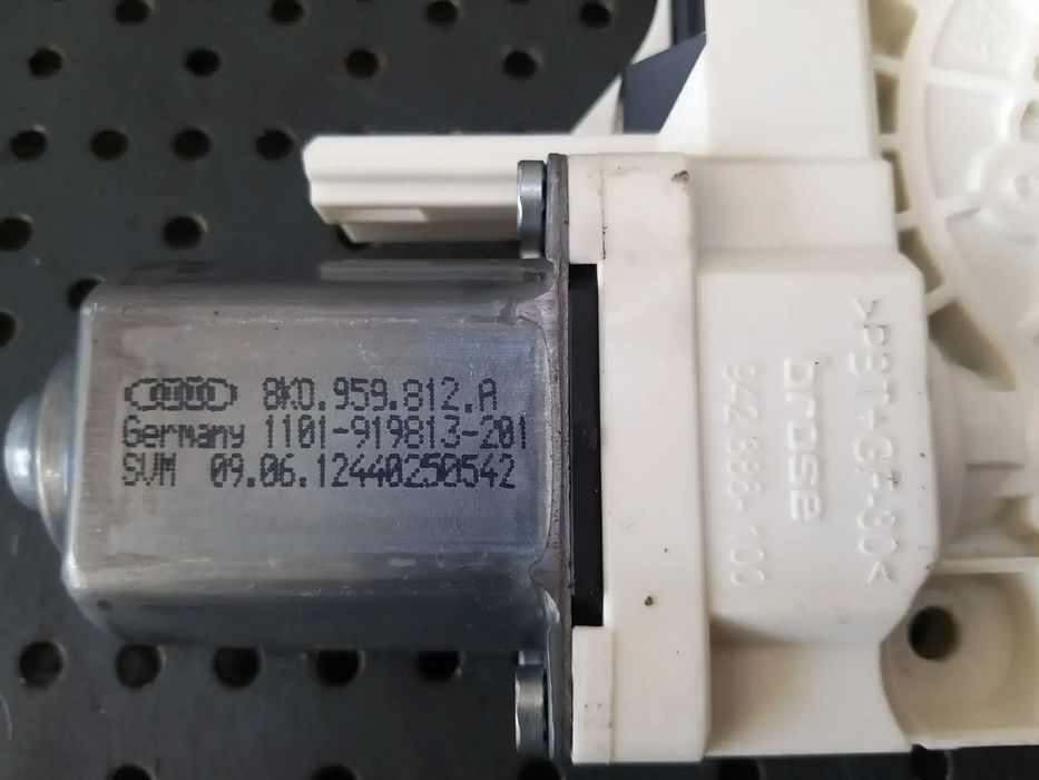 Motoras macara dreapta spate audi a4 b8 8k 8k0959812a 1101919813201