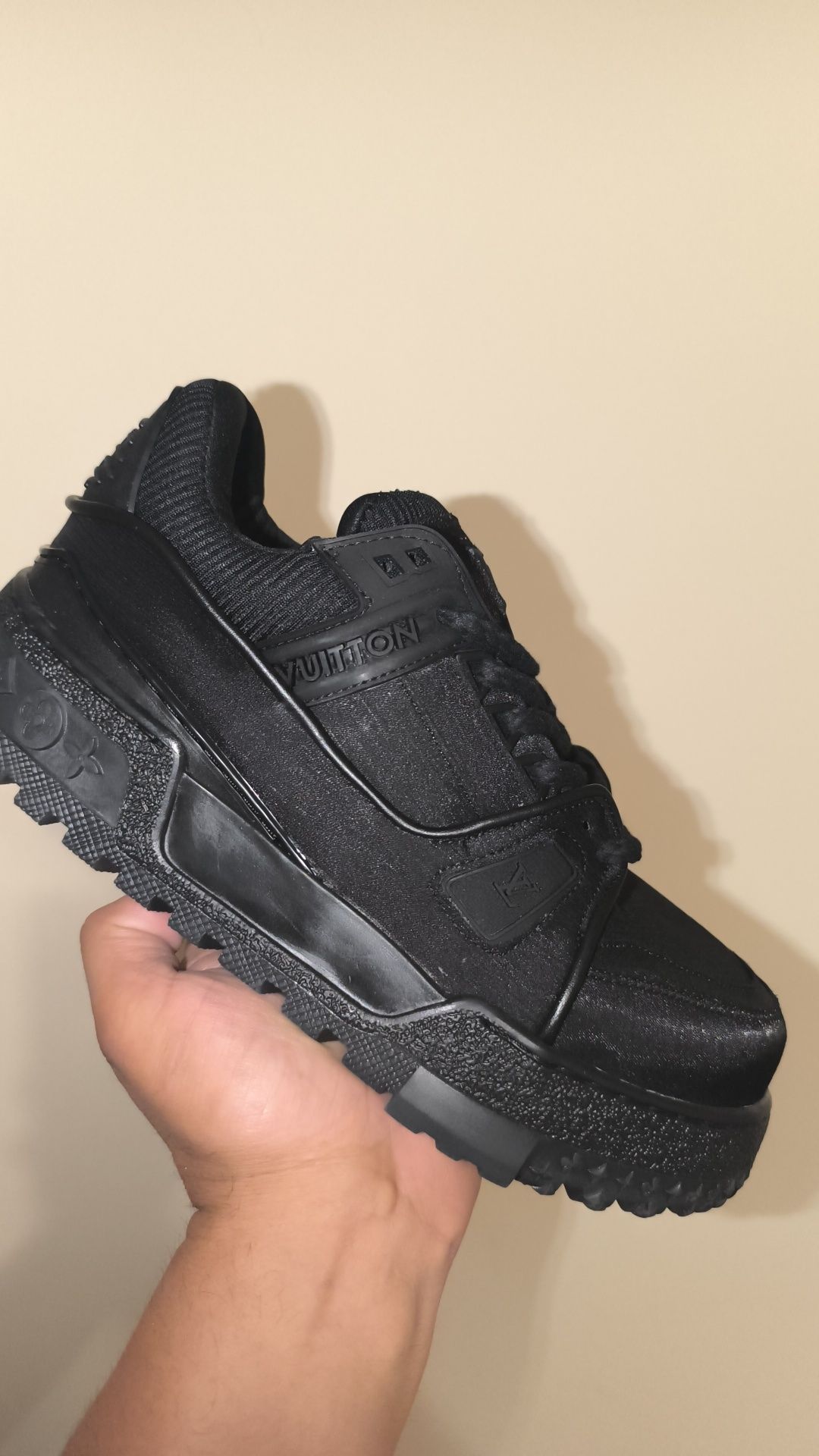 Louis Vuitton skate maxi black ultimate verificare colet