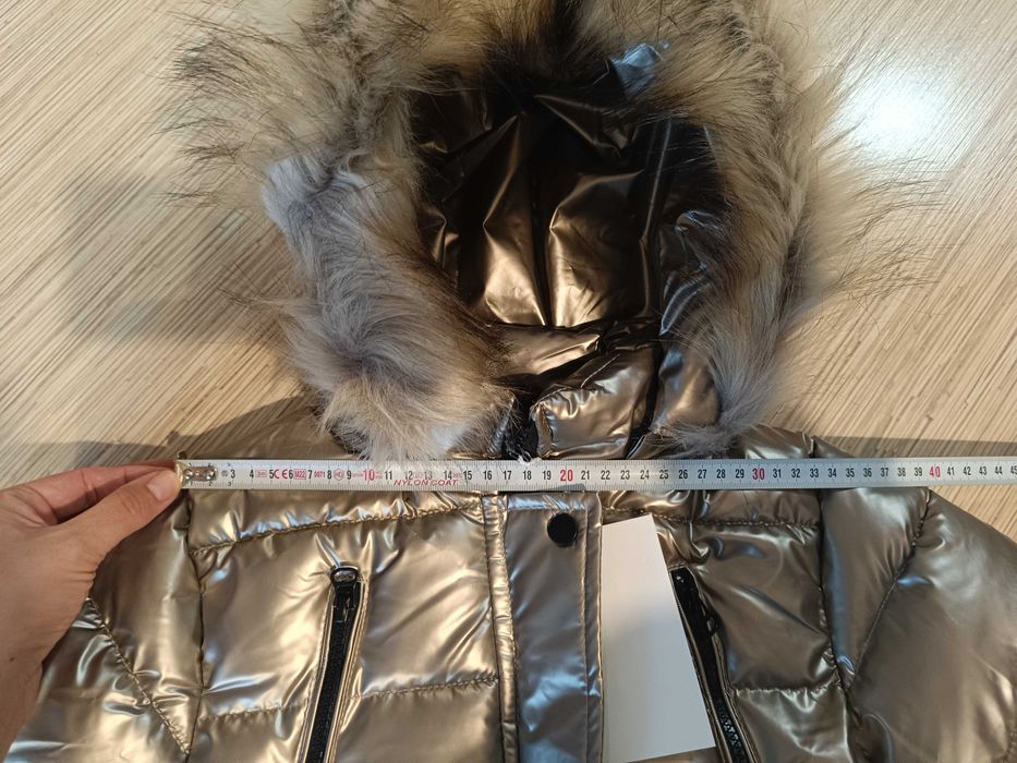 Детско яке за момиче с пухкава яка