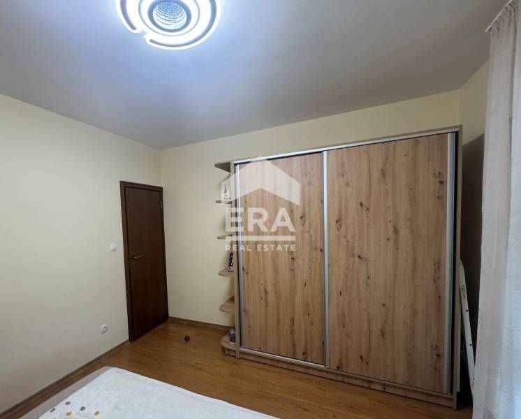 "Тристаен апартамент в ТОП центъра – локация без компромис!"