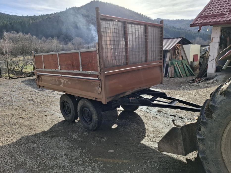 Vând tractor Forestier 651 și remorcă basculabilă la pachet
