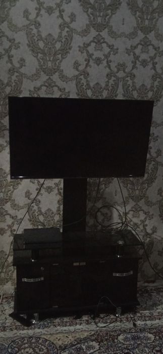 2 та теливизр 2та диван 6 та пулт 2 та плестешн 2 та поставка комплект