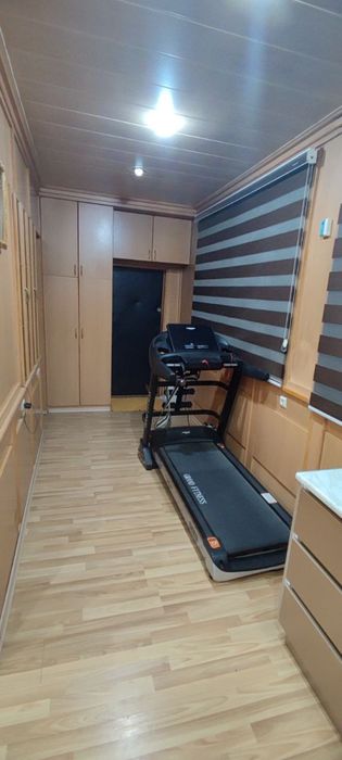 Продаётся 4х комнатная квартира.На первом этаже. Ориентир Сергели 3.