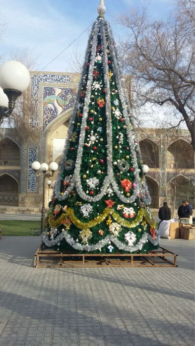 Новогодняя ёлка со всеми комплектами