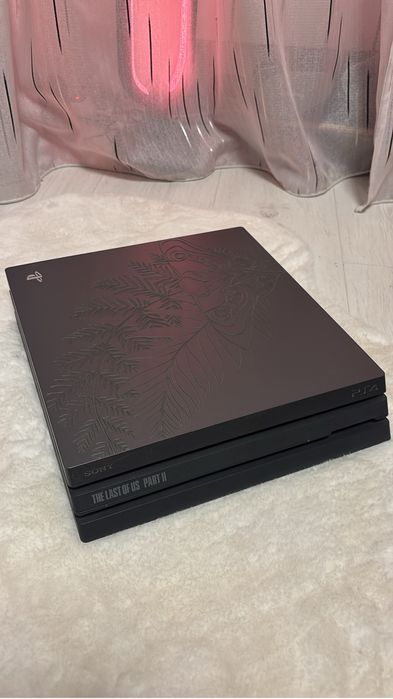PS4 Pro, limited edition, 1Tb + 2 controllere