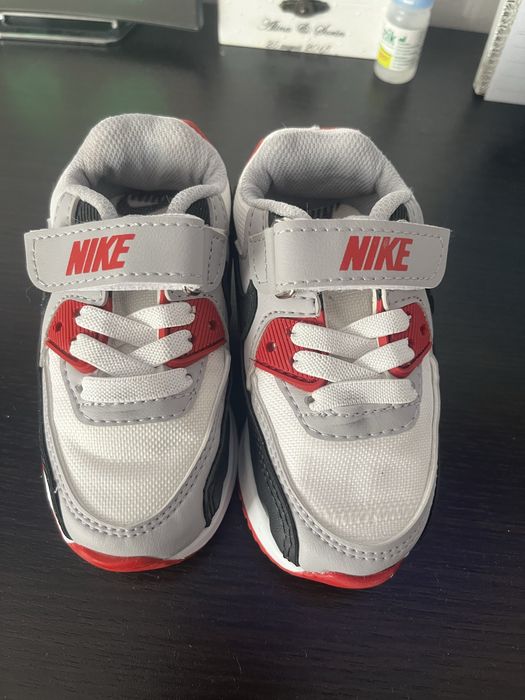 Adidasi Nike baieti noi