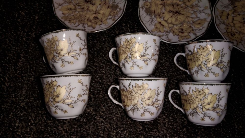 Кофейные чашечки и тарелочки