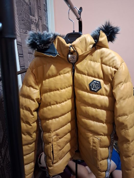 Vand geaca  din imitație piele