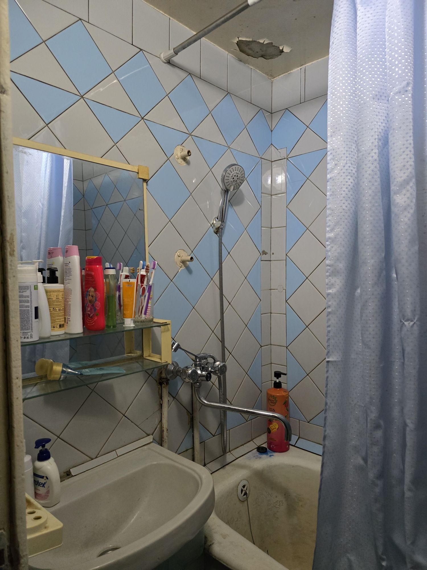 Sergeli 2mavze 3 xona 5/5 sotiladi oʻrta poyezd