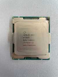 ЛОТ от Процесори Xeon W-2123, E5-2630L V3, E5-2690 V3