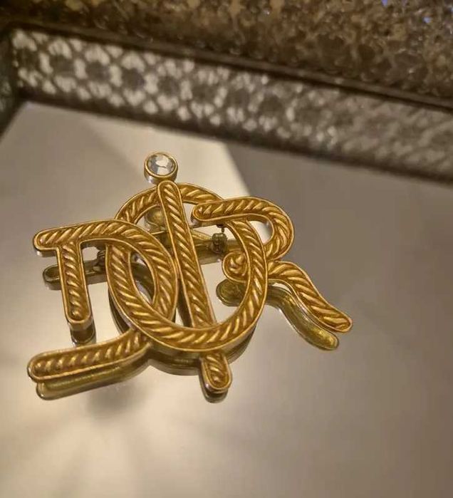 Dior оригинална брошка