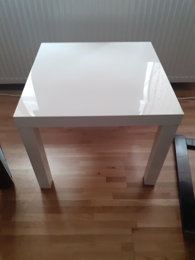 Mese 2 buc în stare buna