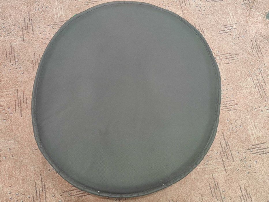 culcus oval pentru caini talie mare ,plus bleumarin cu labute albe